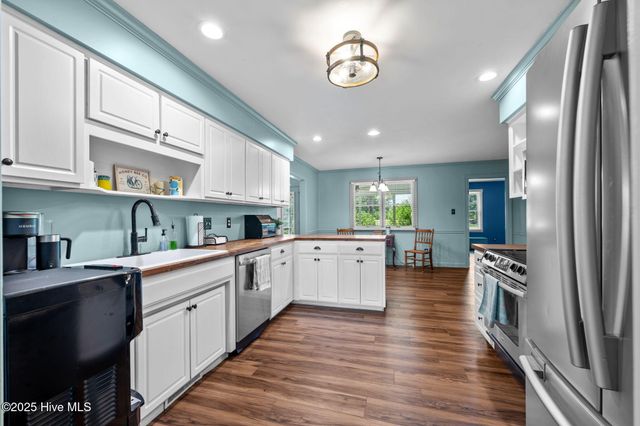 2007 Royal Pines Drive, New Bern, NC 28560