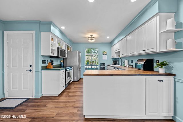 2007 Royal Pines Drive, New Bern, NC 28560