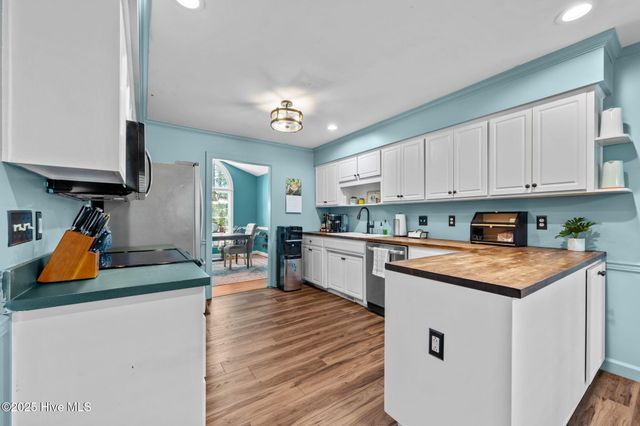 2007 Royal Pines Drive, New Bern, NC 28560