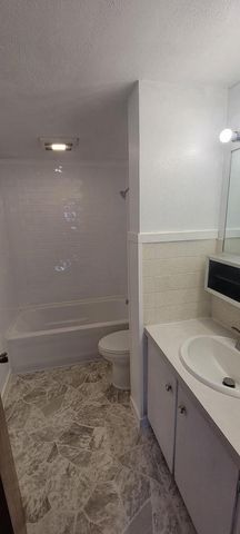 2135 Market STREET, La Crosse, WI 54601
