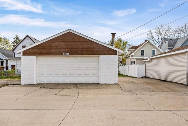 2135 Market STREET, La Crosse, WI 54601