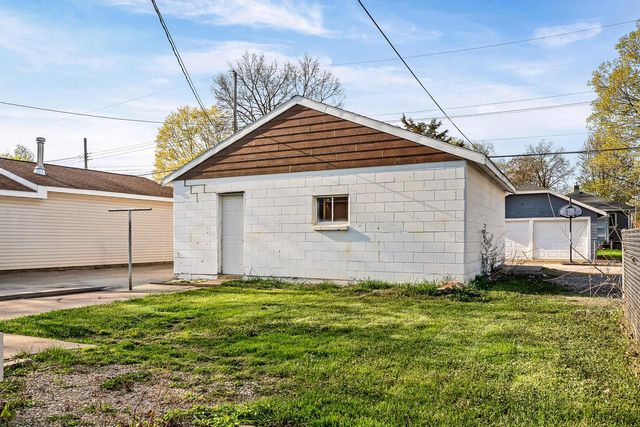 2135 Market STREET, La Crosse, WI 54601