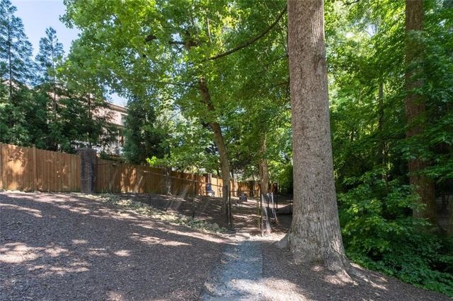 3235 Roswell Road NE 402, Atlanta, GA 30305
