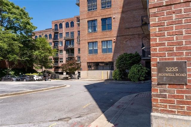 3235 Roswell Road NE 402, Atlanta, GA 30305