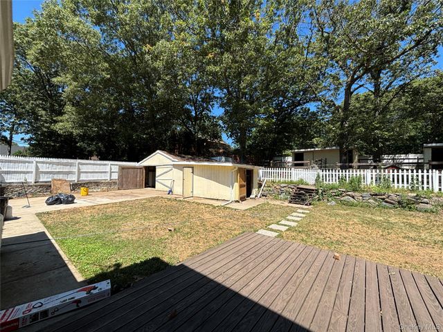 45 Croft Lane, Smithtown, NY 11787