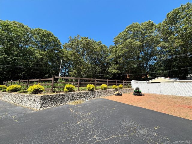 45 Croft Lane, Smithtown, NY 11787