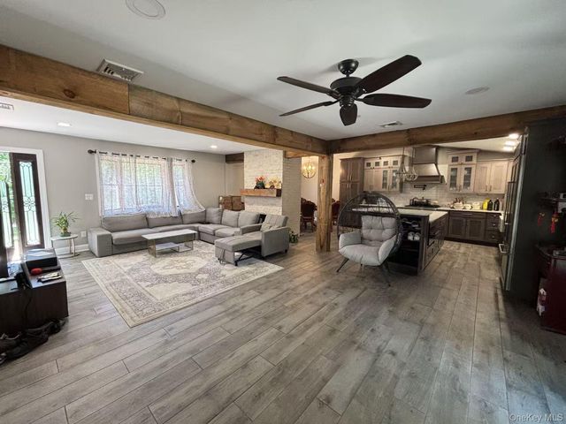45 Croft Lane, Smithtown, NY 11787