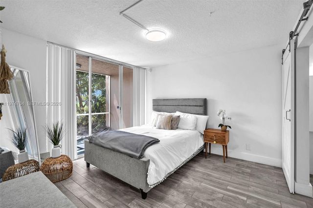 9431 Live Oak Pl 108, Davie, FL 33324