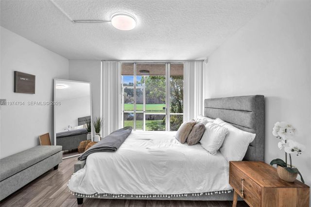 9431 Live Oak Pl 108, Davie, FL 33324