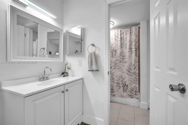 9431 Live Oak Pl 108, Davie, FL 33324