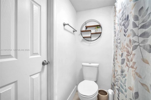 9431 Live Oak Pl 108, Davie, FL 33324