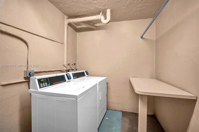 9431 Live Oak Pl 108, Davie, FL 33324