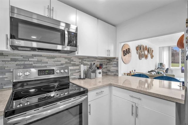 9431 Live Oak Pl 108, Davie, FL 33324