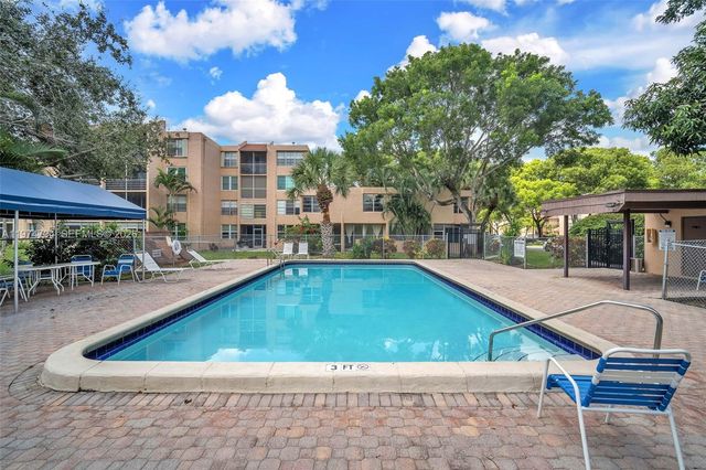 9431 Live Oak Pl 108, Davie, FL 33324