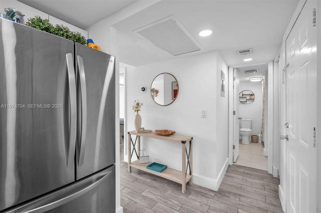 9431 Live Oak Pl 108, Davie, FL 33324