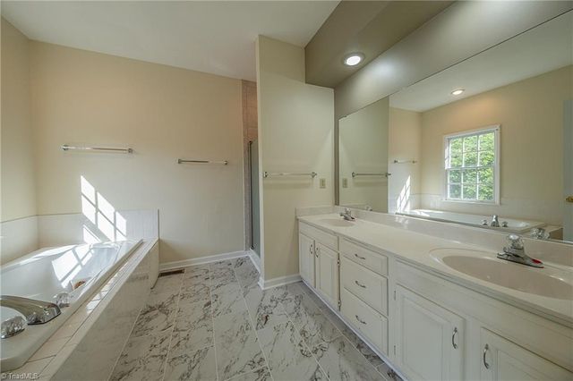 4301 Hampton Club Court, Winston-salem, NC 27104