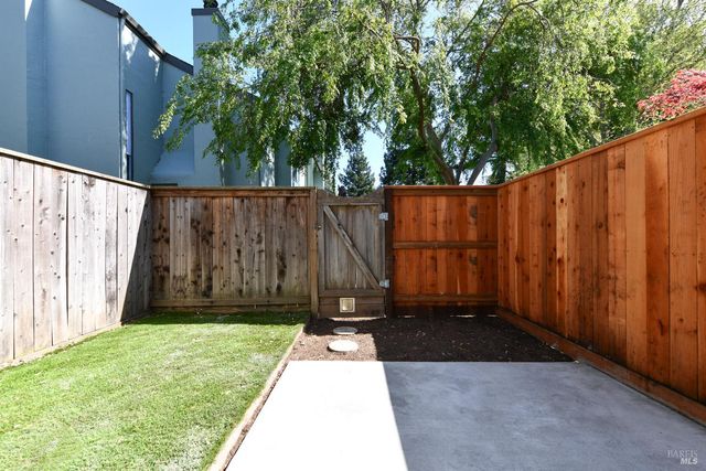 3636 Shelter Creek Dr, Napa, CA 94558