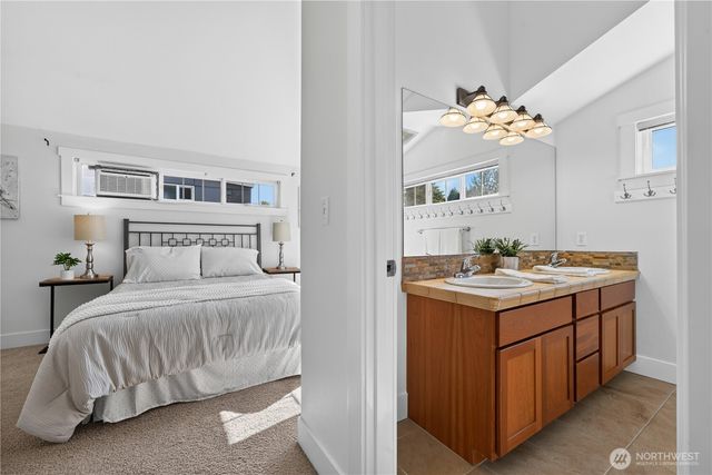 5013 40th Avenue NE, Seattle, WA 98105