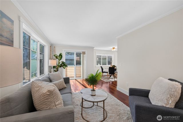 5013 40th Avenue NE, Seattle, WA 98105