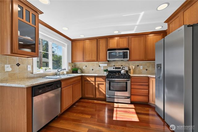5013 40th Avenue NE, Seattle, WA 98105