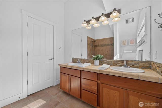5013 40th Avenue NE, Seattle, WA 98105