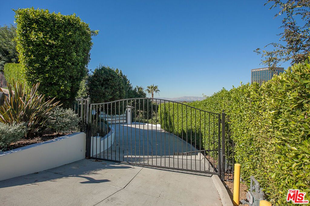 3751 Multiview Drive, Los Angeles, CA 90068