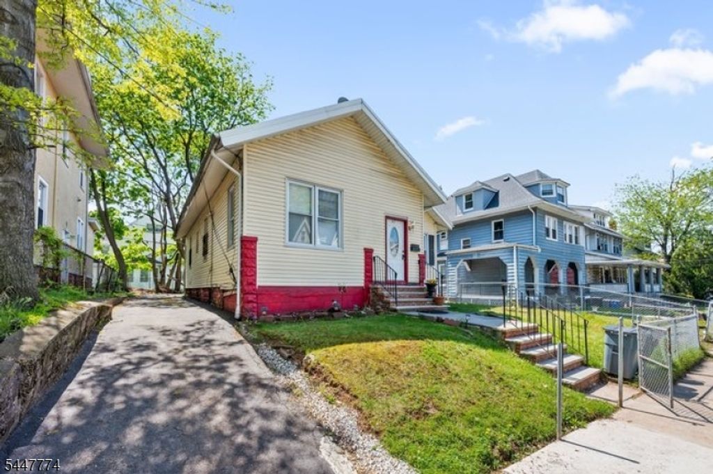 42 Scheerer Ave, Newark City, NJ 07112