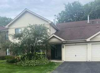 823 E Coach Road 8, Palatine, IL 60074