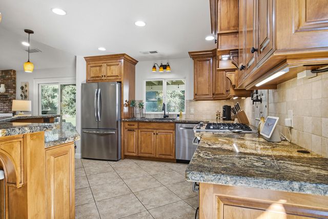 2418 E Princeton Avenue, Visalia, CA 93292