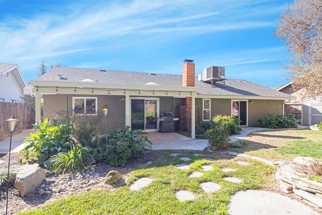 2418 E Princeton Avenue, Visalia, CA 93292