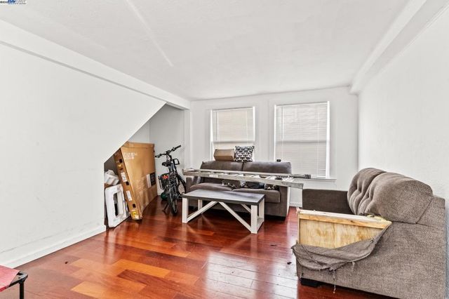 812 Lisbon Ave, Oakland, CA 94601