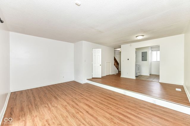 4458 Abby Creek Lane, Indianapolis, IN 46205