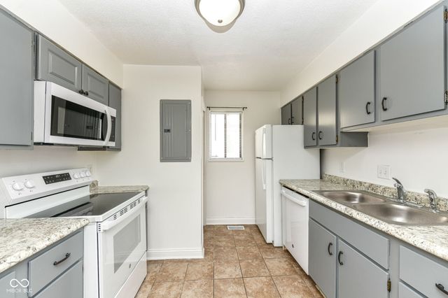 4458 Abby Creek Lane, Indianapolis, IN 46205