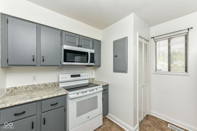 4458 Abby Creek Lane, Indianapolis, IN 46205