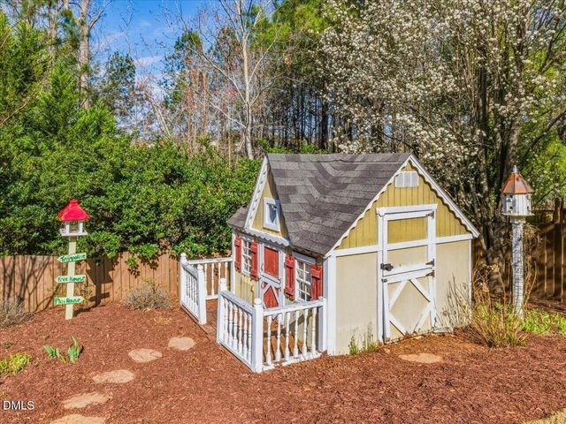 105 Muses Mill Court, Holly Springs, NC 27540