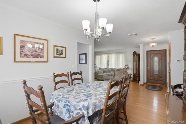 5 Oak Ridge Drive, New Windsor, NY 12553