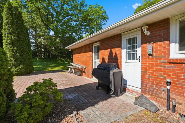 5 Oak Ridge Drive, New Windsor, NY 12553