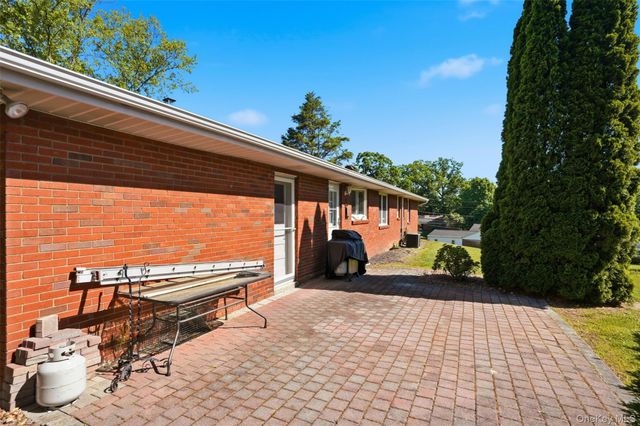 5 Oak Ridge Drive, New Windsor, NY 12553