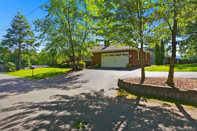 5 Oak Ridge Drive, New Windsor, NY 12553