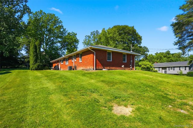 5 Oak Ridge Drive, New Windsor, NY 12553
