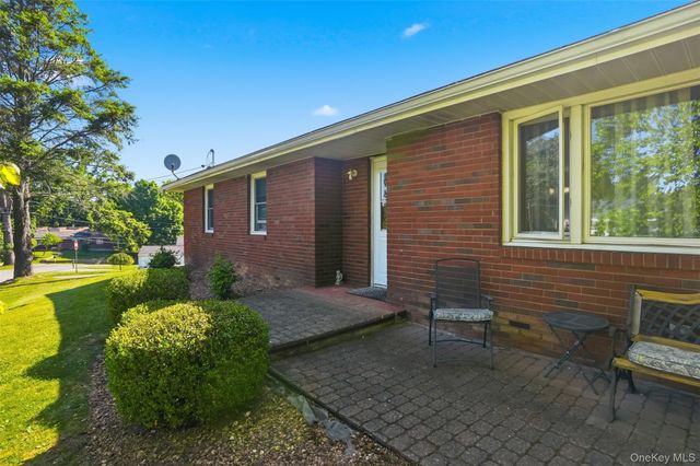 5 Oak Ridge Drive, New Windsor, NY 12553