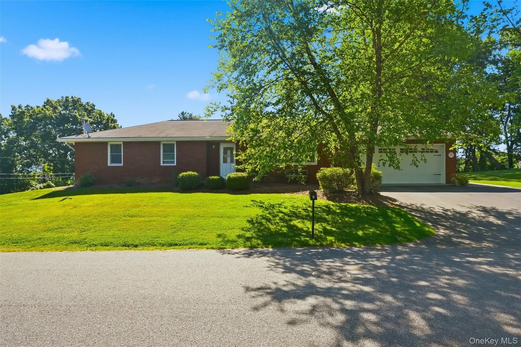 5 Oak Ridge Drive, New Windsor, NY 12553