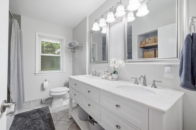 W154N8216 Valley View DRIVE, Menomonee Falls, WI 53051