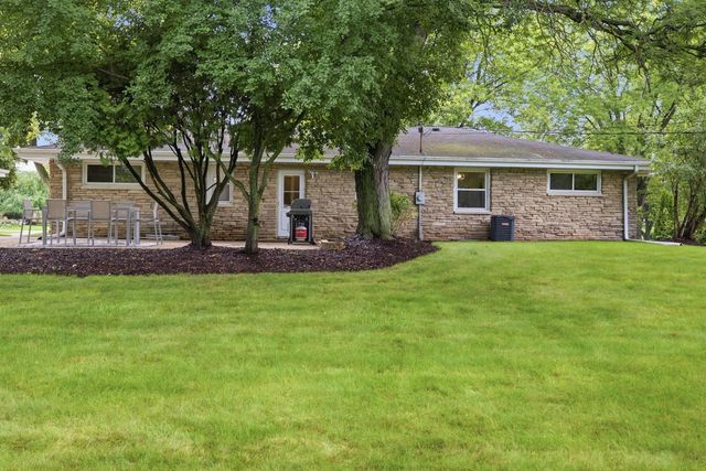 W154N8216 Valley View DRIVE, Menomonee Falls, WI 53051