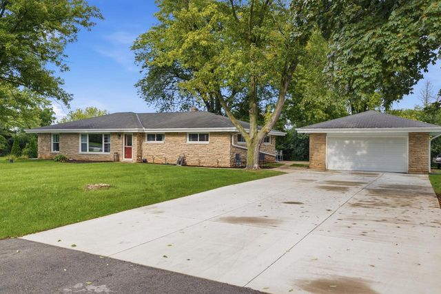 W154N8216 Valley View DRIVE, Menomonee Falls, WI 53051