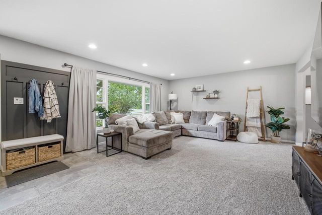 W154N8216 Valley View DRIVE, Menomonee Falls, WI 53051