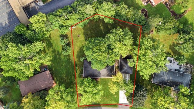 W154N8216 Valley View DRIVE, Menomonee Falls, WI 53051