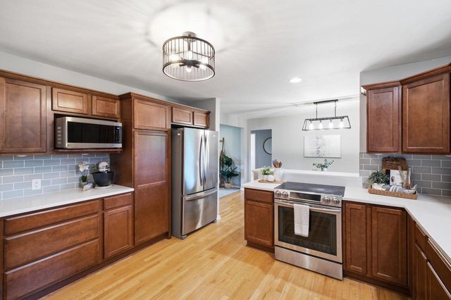W154N8216 Valley View DRIVE, Menomonee Falls, WI 53051