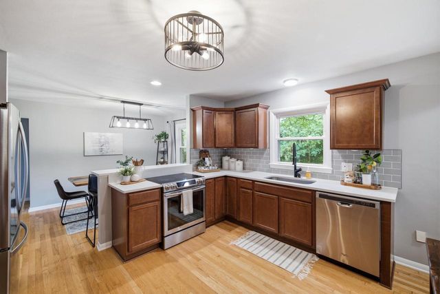 W154N8216 Valley View DRIVE, Menomonee Falls, WI 53051