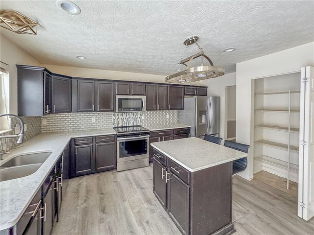 1021 Livorno Dr, Collier Twp, PA 15071